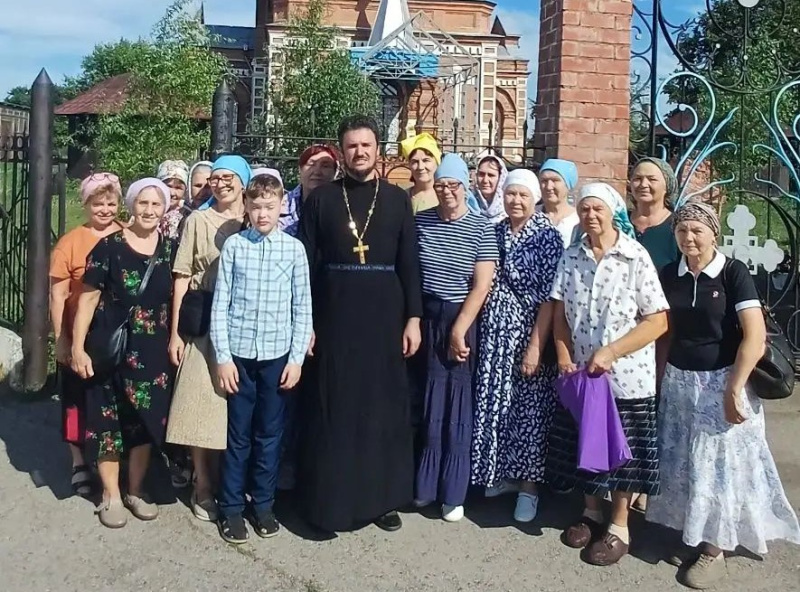 Прихожане храмов Белокурихи совершили паломническую поездку в Богородице-Казанский мужской монастырь села Коробейниково